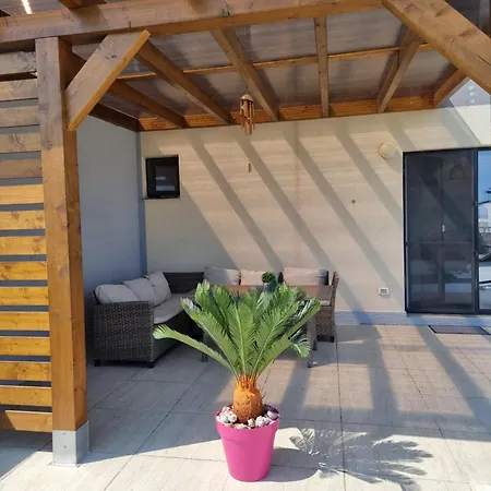 Dc Terrace-endless Summer Mamaia Nord Апартаменты *